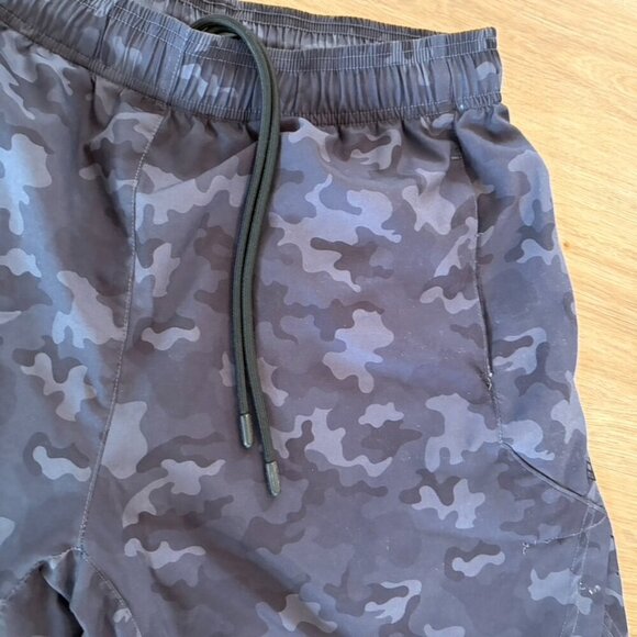 ZYIA ACTIVE Mens Black Camo Shorts Size Large Gym Active Athletic Linerless - Picture 4 of 7